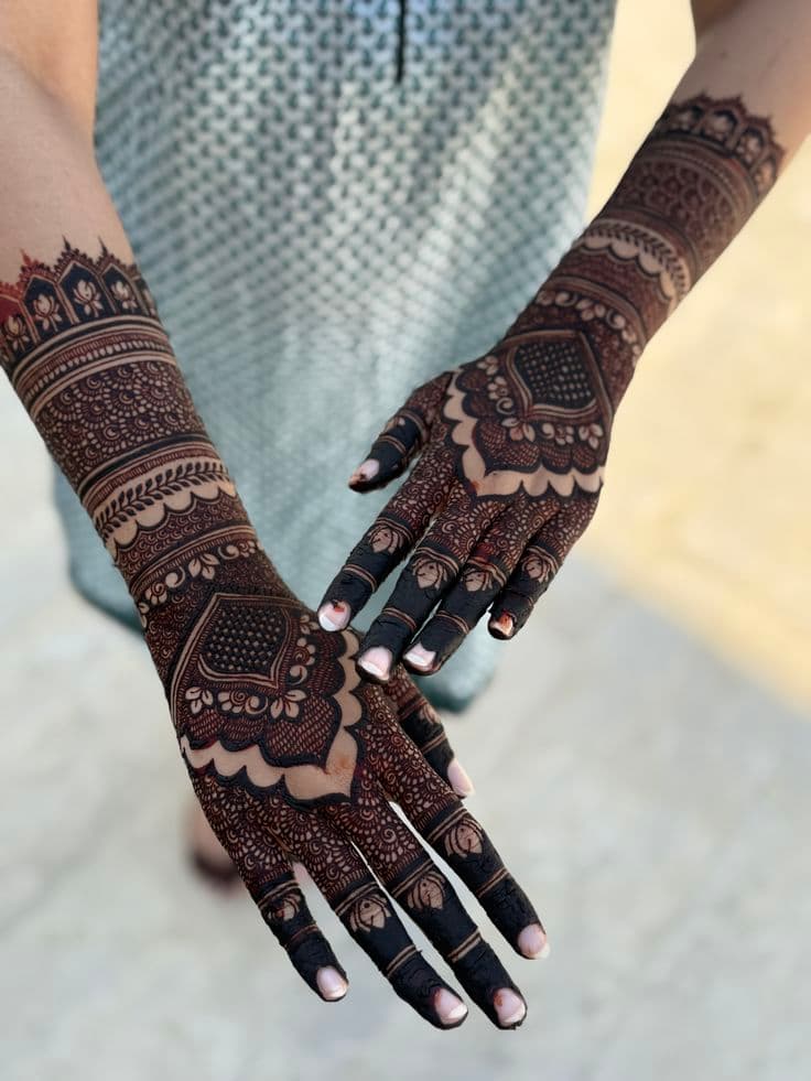 Shenaaz Noori mehendi design
